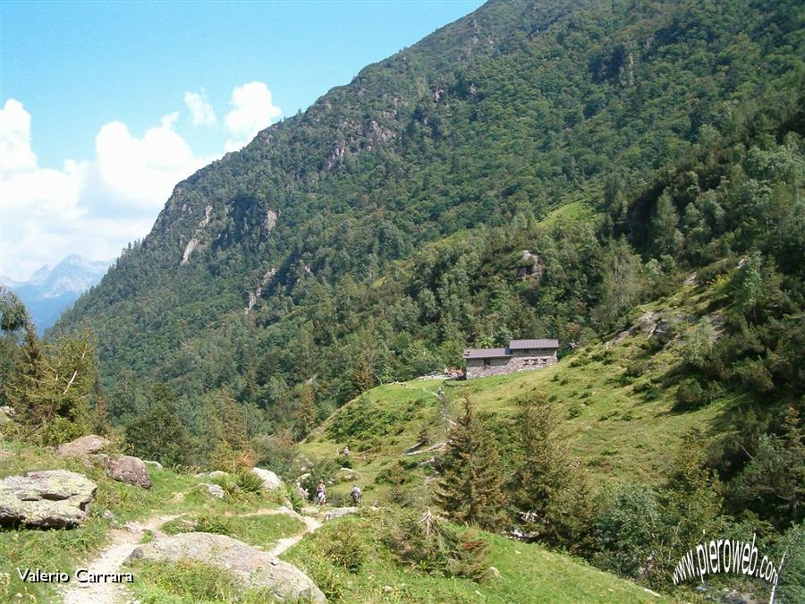 33° Rieccoci in vista del Rifugio Gianpace.jpg